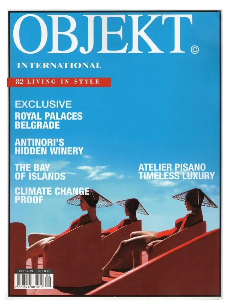 OBJEKT International 2018年第82期封面：藍色刊名字樣與紅色宮殿座椅照片