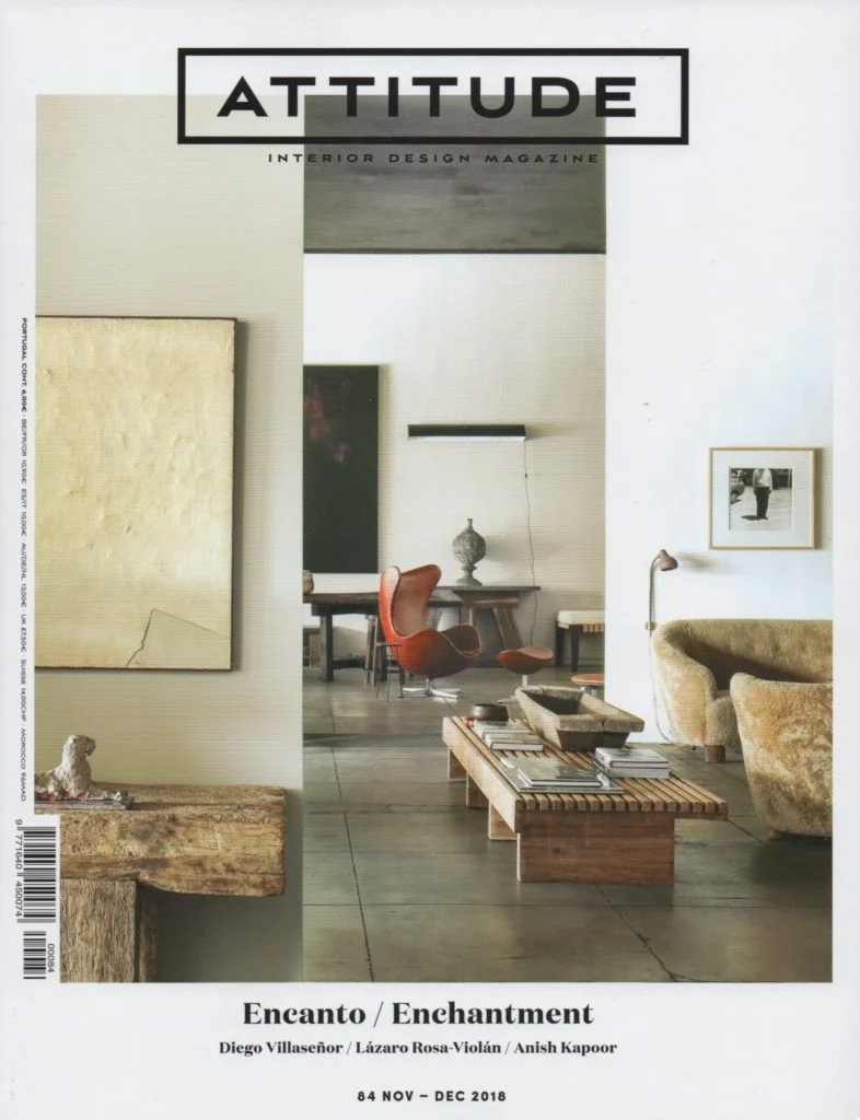 ATTITUDE interior design第84期封面：白牆藝術作品、木家具與藤編座椅