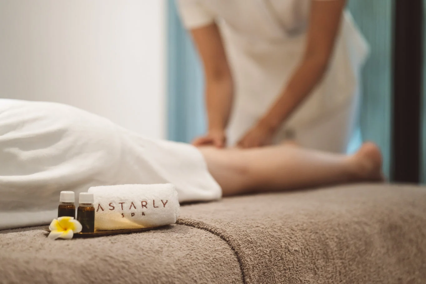 Astarly SPA｜護理服務手部與品牌用品近景