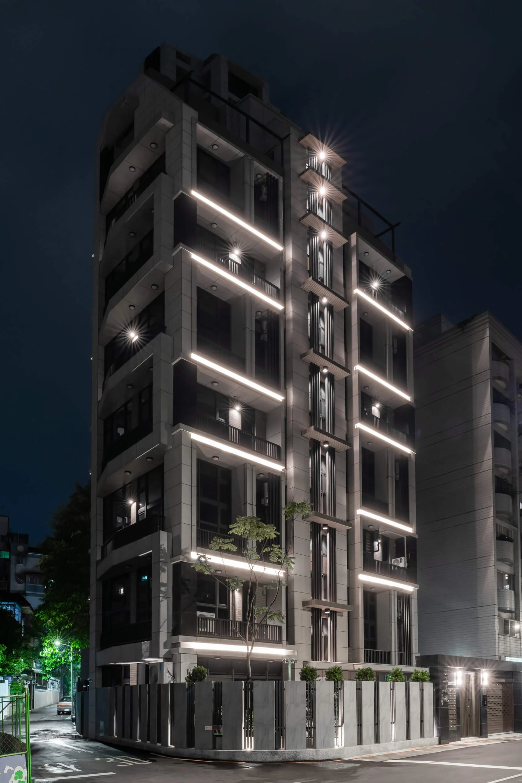 東其建設・文山晶硯｜亮燈建築轉角與街道入口
