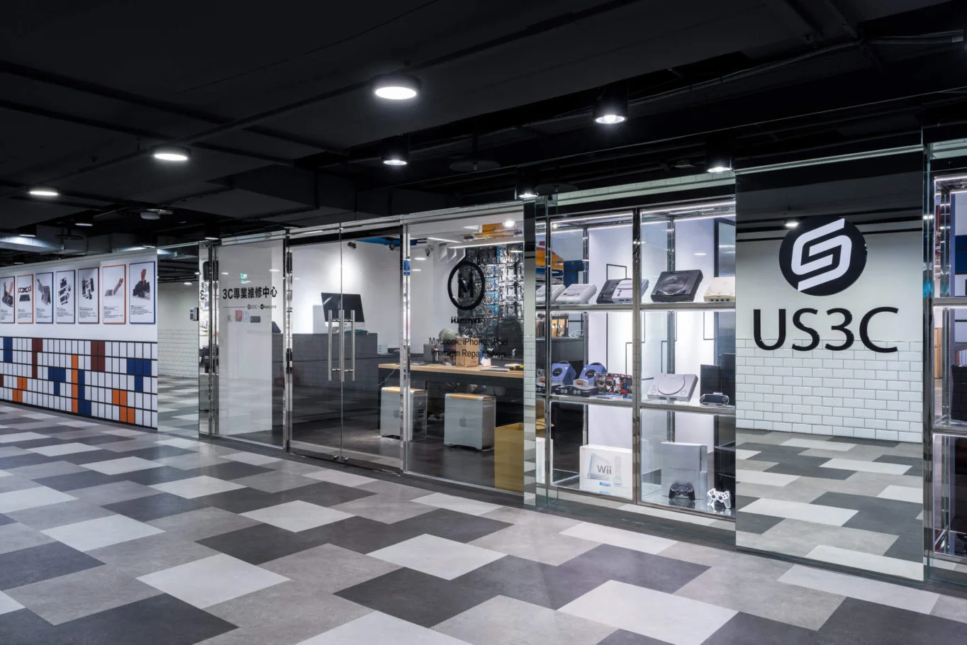 US3C專賣店|商場中的 US3C 門面與展售入口
