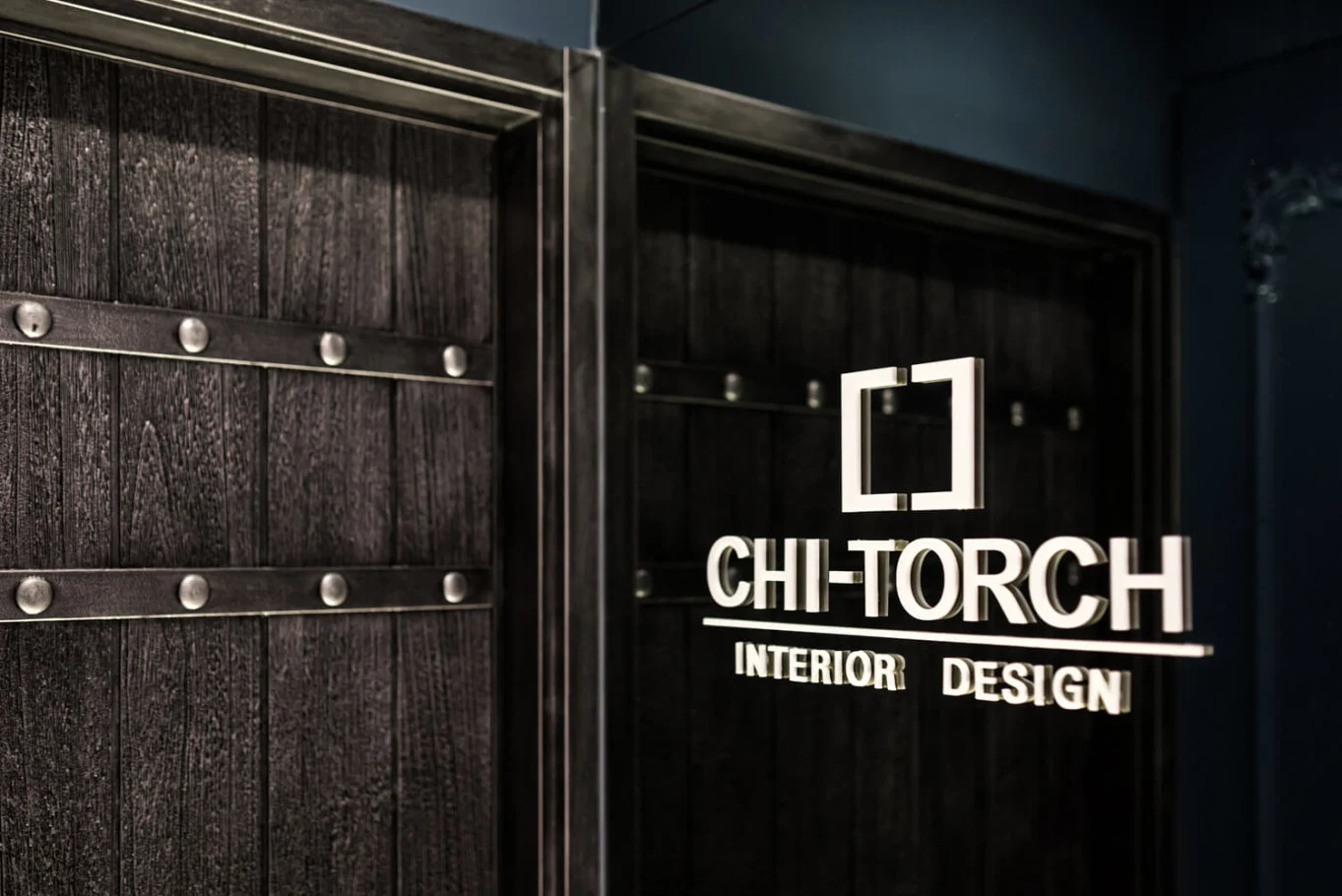 奇拓設計・藝鏡｜CHI-TORCH 品牌門片近景