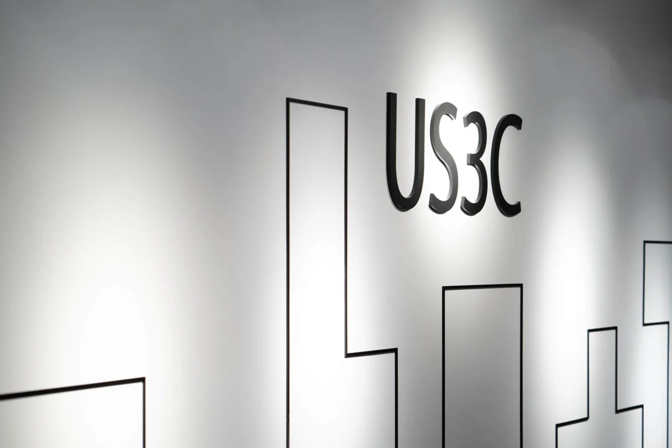 US3C專賣店|US3C 品牌字樣與黑線城市圖案